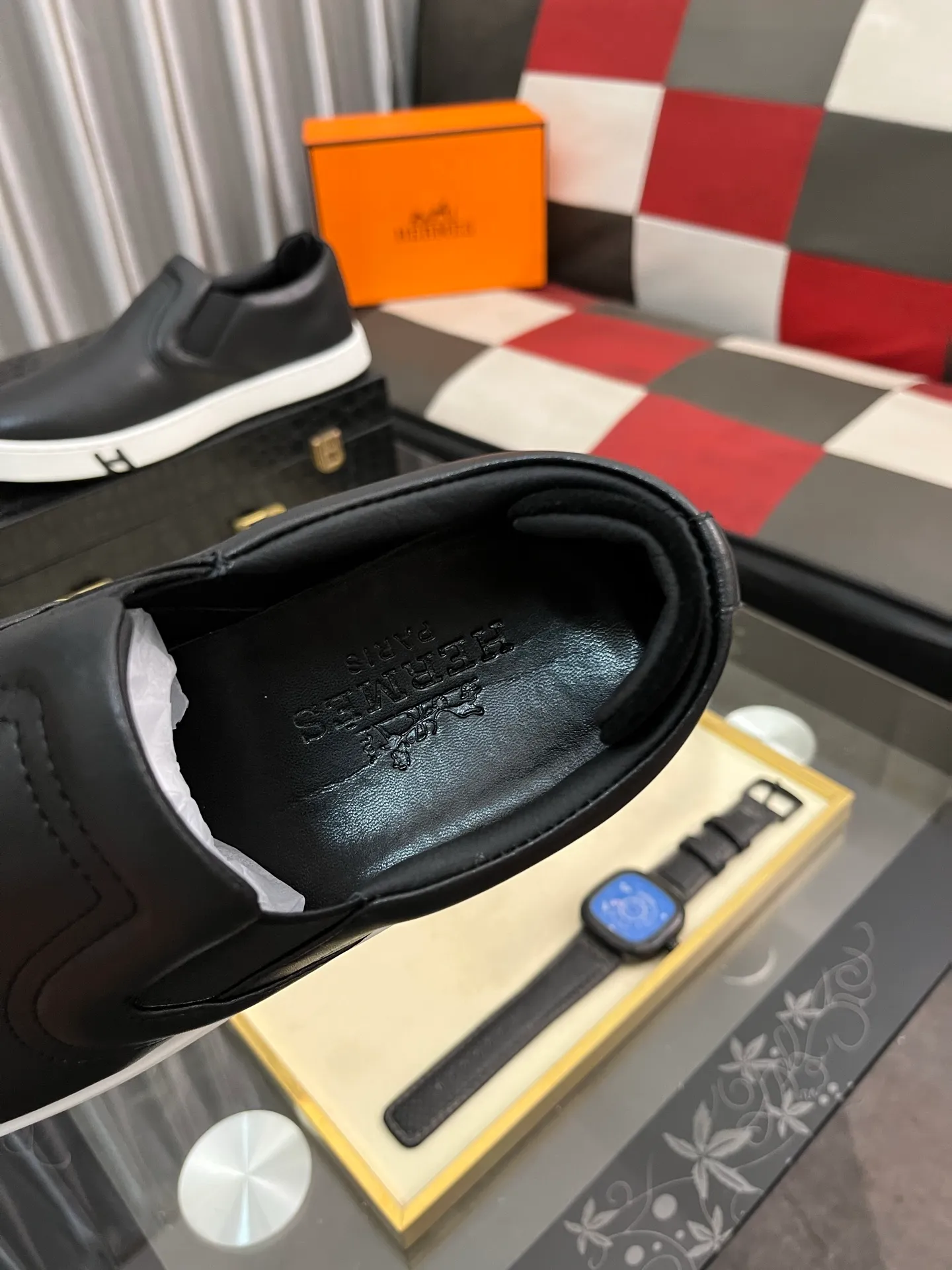 Men's Men's Shoes💰458⌚️⌚️HERMES/Hermès Hugo sneakers are casual men's shoes. These sneakers are made of imported first-layer cowhide leather and breathable mesh design. The contrasting color design creates a dynamic and modern shape. The front end of the toe is decorated with natural-color rubber inlays, making it novel and fashionable. The texture is incomparable, with cowhide lining and cowhide foot pads, the upper foot is comfortable and breathable, and the rubber sole is decorated with geometric patterns and iconic "H" details. A very personal one! Size: 38-44